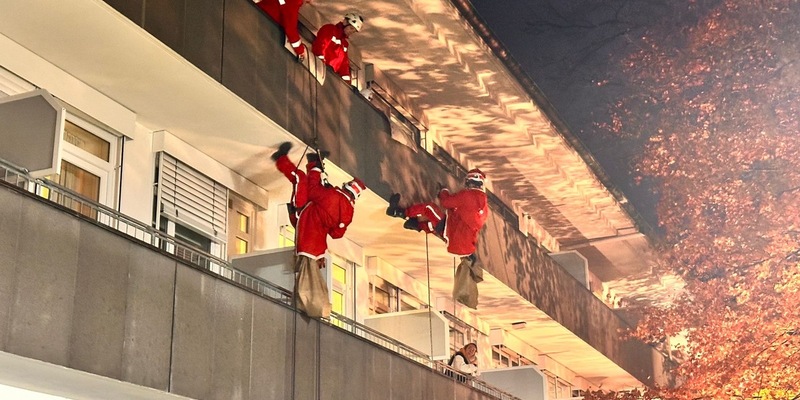 FW Kreis Soest: Die Höhenrettung der Feuerwehren des Kreises Soest bringt Kinderaugen zum Leuchten - Foto: presseportal.de