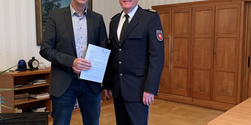 POL-OLD: +++ Polizeipräsident Andreas Sagehorn überträgt Arne Schmidt Dienstposten als Polizeivizepräsident +++ - Foto: presseportal.de