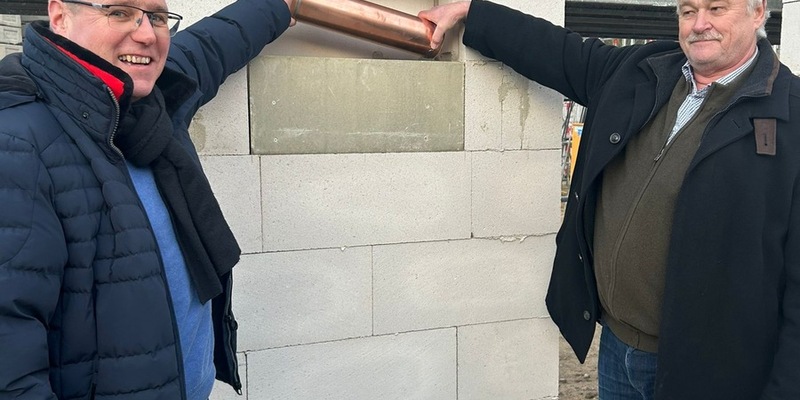 FFW Fredenbeck: Grundsteinlegung für neues Feuerwehrhaus in Deinste / eine Zeitkapsel für die Nachwelt - Foto: presseportal.de