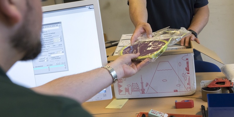 HZA-SB: Nicht nur zur Weihnachtszeit; Wie Ihr Paket durch den ZOLL kommt - Foto: presseportal.de