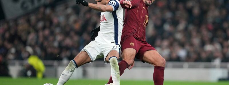 Ex-Nationalspieler Mats Hummels (r) traf für die Roma gegen Tottenham. - Foto: John Walton/PA Wire/dpa