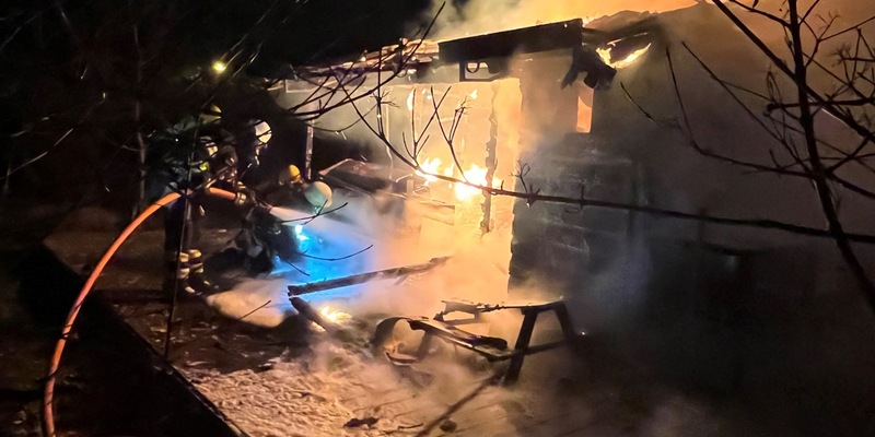 FW-M: Mehrere Gartenhütten in Vollbrand (Nymphenburg) - Foto: presseportal.de