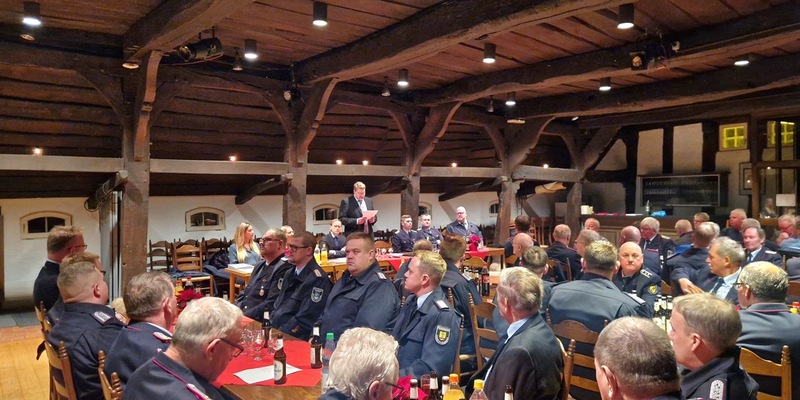FFW Schiffdorf: Ehrungen und Beförderungen beim Jahreskameradschaftsabend der Gemeindefeuerwehr Schiffdorf - Foto: presseportal.de