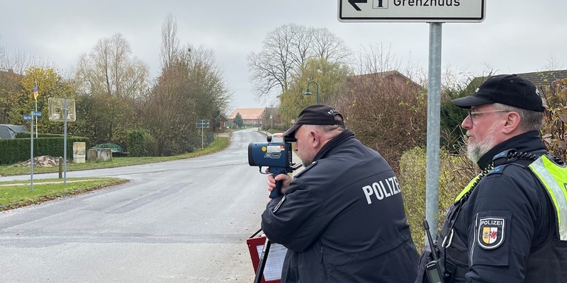 POL-HRO: Kontaktbeamter kontrolliert Einhaltung der Geschwindigkeit in Thandorf - Foto: presseportal.de