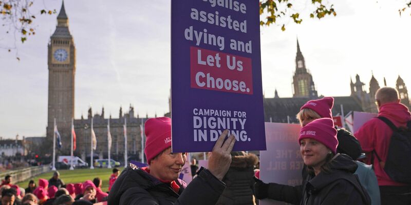 Historische Debatte: Das Parlament in London diskutiert über Sterbehilfe. - Foto: Alberto Pezzali/AP/dpa