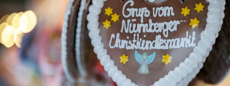 Der Nürnberger Christkindlesmarkt 2024 ist eröffnet. - Foto: Daniel Karmann/dpa