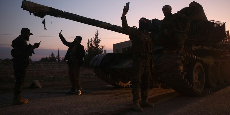 Die Regierung scheint von dem Vorstoß der Rebellen überrascht worden zu sein. - Foto: Ghaith Alsayed/AP/dpa