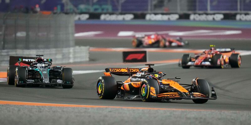 Nicht jeder Zweikampf fing glimpflich aus. - Foto: Darko Bandic/AP/dpa