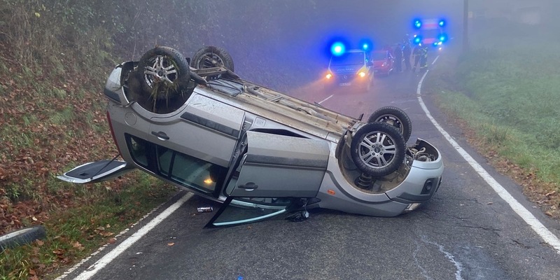 POL-PDKL: 19-Jähriger bleibt mit PKW auf dem Dach liegen - Foto: presseportal.de