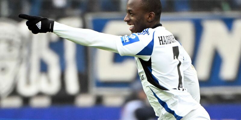 Merlin Polzin saß am Sonntag beim Hamburger SV auf der Trainerbank. - Foto: Uli Deck/dpa