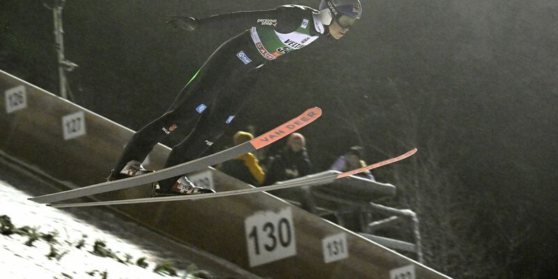 Starker Wettkampf: Andreas Wellinger überzeugt beim Weltcup in Ruka. - Foto: MARKKU ULANDER/Lehtikuva/dpa