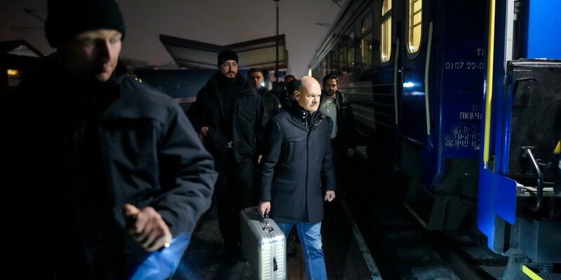 «Die Ukraine kann sich auf Deutschland verlassen», versprach Scholz zum Auftakt seines Besuchs. - Foto: Kay Nietfeld/dpa