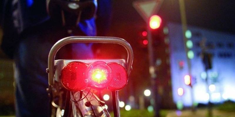 POL-PDLD: Schulwegüberwachung der Polizei Landau - Schwerpunktkontrolle Verkehrssicherheit Fahrräder / Beleuchtung - Foto: presseportal.de