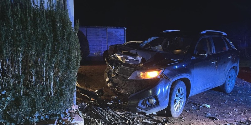 POL-MI: Alkoholisierter Autofahrer kracht in Hauswand - Foto: presseportal.de