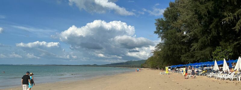 Die Region Khao Lak ist für schöne Sandstrände bekannt und gerade bei deutschen Touristen beliebt. (Archivbild) - Foto: Carola Frentzen/dpa