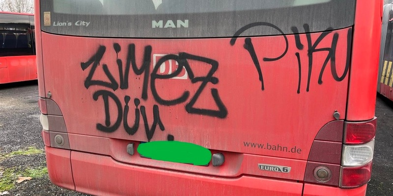 POL-PDMT: Hahnstätten. Unbekannte besprühen mehrere Busse - Foto: presseportal.de