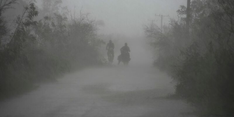 Hurrikane treffen jeden Sommer die US-Ostküste und die Karibik. Dieses Jahr waren die Schäden laut Munich Re einmal mehr überdurchschnittlich hoch. (Archivbild) - Foto: Ramon Espinosa/AP