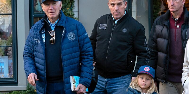 Der scheidende US-Präsident Biden hat entgegen vorheriger Aussagen seinen Sohn Hunter nun doch begnadigt. - Foto: Jose Luis Magana/AP/dpa