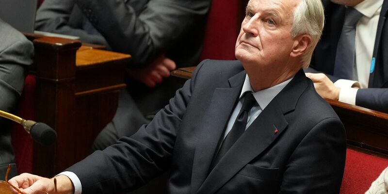 In Frankreich droht der Sturz der Mitte-Rechts-Regierung von Michel Barnier. - Foto: Michel Euler/AP/dpa