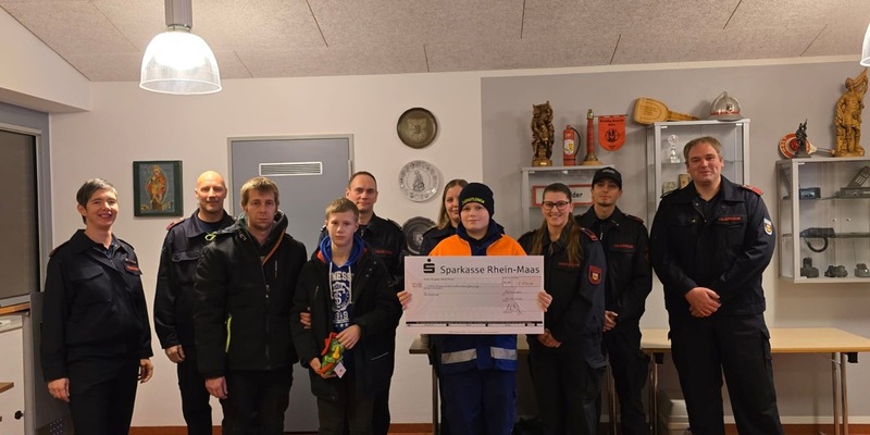FW Kranenburg: Große Solidarität/Kranenburger Jugendfeuerwehr sammelt 2150 Euro für kranken Jan Luca - Foto: presseportal.de