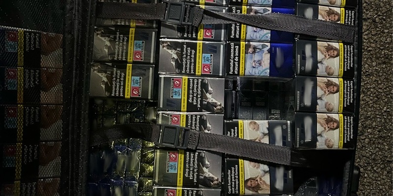 HZA-N: Zigaretten im Koffer - Zoll stellt Schmuggelgut sicher - Foto: Zoll, presseportal.de