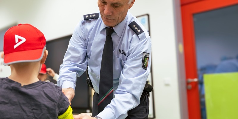 POL-RE: Kreis Recklinghausen/ Bottrop: Dunkle Jahreszeit erfordert besondere Vorsicht im Straßenverkehr - Polizei besucht Grundschulen - Foto: presseportal.de