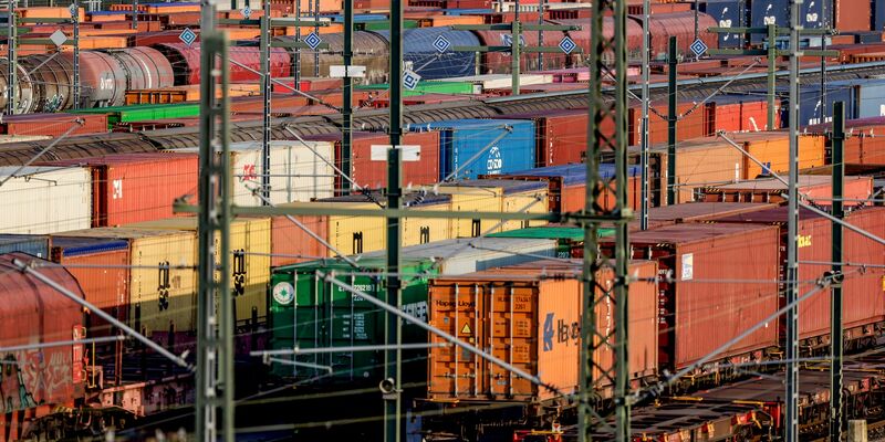 Die Wettbewerber der Bahn im Güterverkehr sehen ein Vorteil darin, dass der Verkehrsminister nun parteilos ist. (Archivbild) - Foto: Axel Heimken/dpa