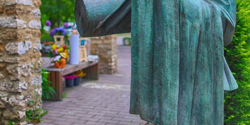 POL-OS: Bad Laer: Gemeinsame Pressemitteilung der Polizei Osnabrück und der Gemeinde Bad Laer- Bronzestatue Der Leineweber entwendet - Foto: presseportal.de