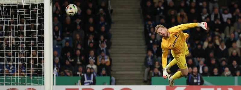 Julian Kania dreht nach dem Treffer zum 2:0 für Bielefeld jubelnd ab. - Foto: Friso Gentsch/dpa