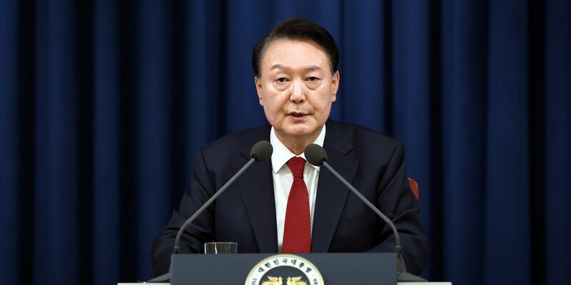 Südkoreas Präsident hat zunächst das Kriegsrecht in seinem Land ausgerufen - und will es nun wieder aufheben. - Foto: Uncredited/South Korea Presidential Office/AP/dpa