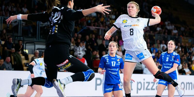 Trumpft bei der EM unbekümmert auf: Rückraumspielerin Nina Engel. - Foto: Marco Wolf/dpa