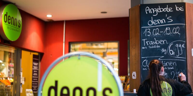 Bio-Supermärkte verzeichnen im laufenden Jahr wieder ein deutliches Umsatzplus. (Archivbild) - Foto: Andreas Arnold/dpa