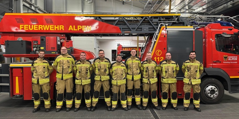 FW Alpen: Neue Drehleitermaschinisten für die Einheit Alpen - Foto: presseportal.de