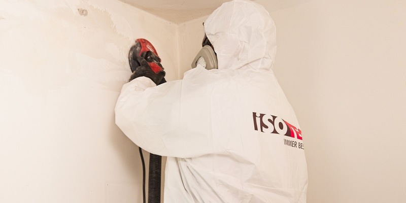 Schimmel beseitigen - Profis engagieren / Entfernung in Eigenregie birgt viele Risiken - Foto: presseportal.de