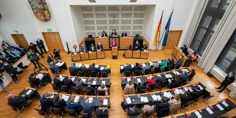 Die saarländischen Landtagsabgeordneten wollen künftig auch mit den Kollegen anderer frankophoner Parlamente enger zusammenarbeiten. (Archivfoto) - Foto: Harald Tittel/dpa