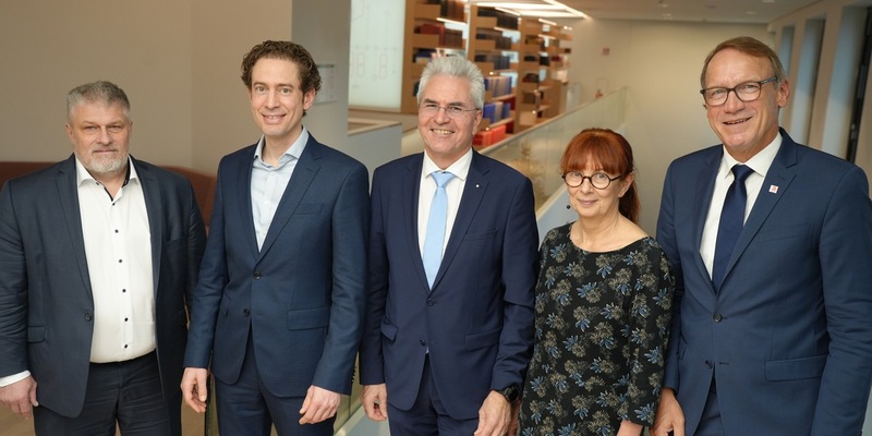 Hubmann bleibt DAV-Vorsitzender und fordert sofortiges, politisches Stärkungssignal - Foto: presseportal.de