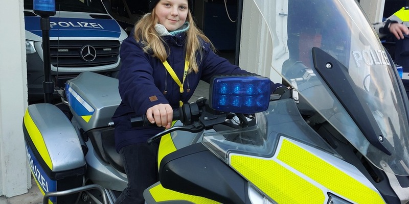 POL-DU: Stadtgebiet: Duisburgs Polizeipräsident ehrt ehrliche Finder - Foto: presseportal.de