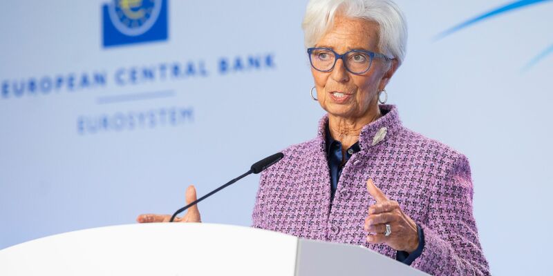 EZB-Präsidentin Lagarde warnt vor einer anhaltenden Konjunkturschwäche im Euroraum (Archivbild). - Foto: Bor Slana/STA/dpa