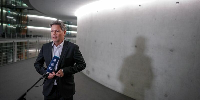 Minister Habeck vor der Sitzung des Haushaltsausschusses. - Foto: Kay Nietfeld/dpa