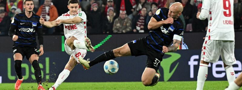 Beim Pokalspiel zwischen dem 1. FC Köln und Hertha BSC ging es hin und her. - Foto: Federico Gambarini/dpa