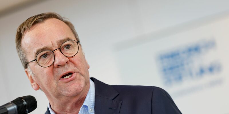 Mit Blick auf die Lage im Ostseeraum zieh der Verteidigungsminister einen Vergleich zum Kalten Krieg. (Archivbild) - Foto: Thomas Banneyer/dpa