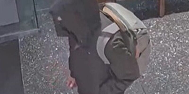 Der Schütze soll dunkle Kleidung und eine Kapuze getragen haben. - Foto: New York City Police Department/ZUMA Press Wire/dpa