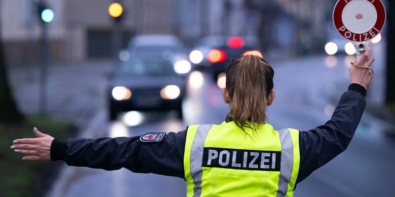 An Durchschnittstagen gibt es nur 95 Unfälle unter Alkoholeinfluss. (Symbolbild) - Foto: Soeren Stache/dpa