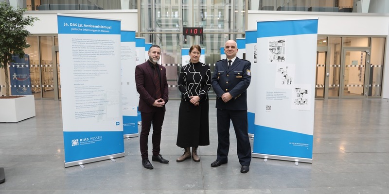 POL-OF: Ja, DAS ist Antisemitismus - Ausstellung im Atrium im Polizeipräsidium für Beschäftigte eröffnet - Foto: presseportal.de
