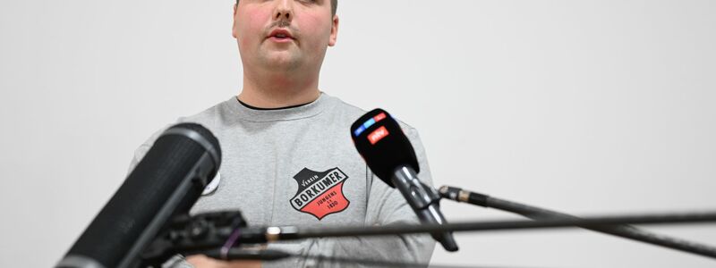 Der Oldermann des Vereins Borkumer Jungens, Maxi Rau, erklärte, bei einem früheren Fest als Klaasohm, der Tradition folgend, auch Frauen geschlagen zu haben.  - Foto: Lars Penning/dpa