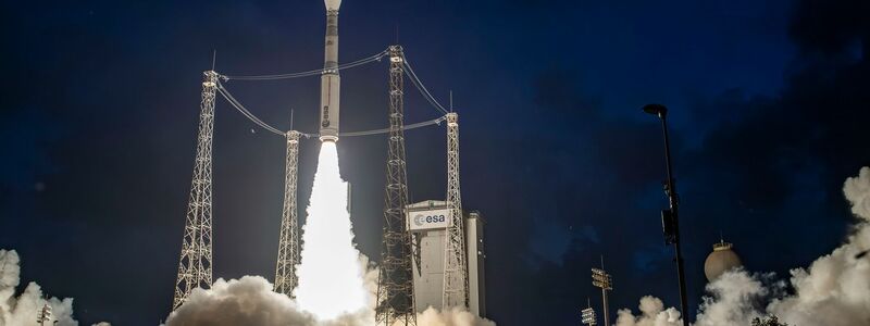 Die Vega C ist erstmals nach knapp zwei Jahren wieder erfolgreich ins Weltall geflogen. - Foto: S Martin/CSG/Arianespace/CNES/ESA/dpa