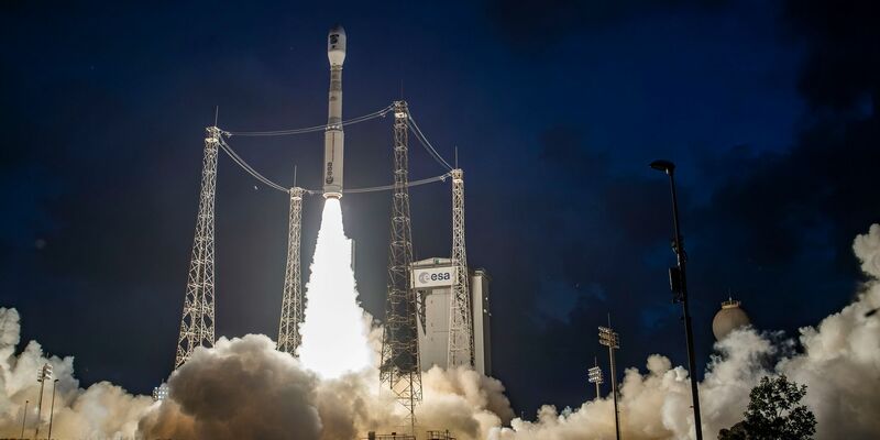 Erstmals in knapp zwei Jahren hob eine Vega C ins All ab. - Foto: S Martin/CSG/Arianespace/CNES/ESA/dpa