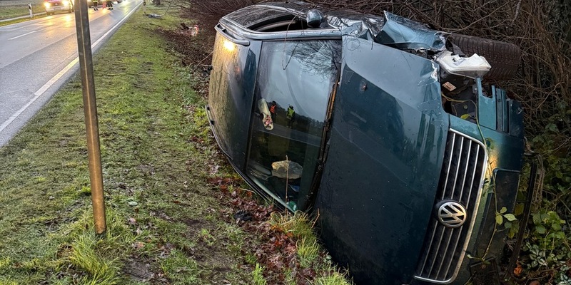 FW-ROW: PKW kommt von der Fahrbahn ab und rutscht in den Graben - Foto: presseportal.de