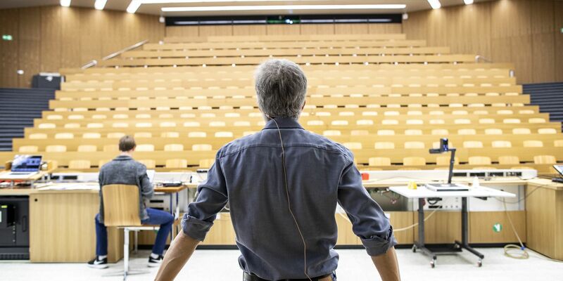 Studierende aus dem Ausland müssen an der ETH künftig dreimal so viel zahlen wie bisher. (Archivbild) - Foto: Alexandra Wey/KEYSTONE/dpa