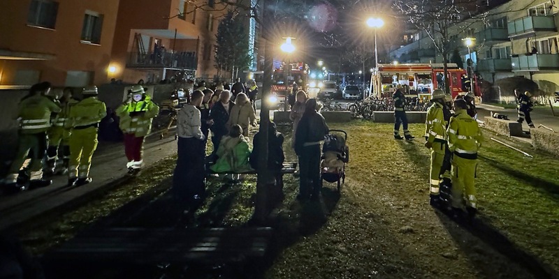FW-M: Terrassenbrand breitet sich aus (Harthof) - Foto: presseportal.de